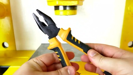 液压机狂魔 慢镜头下五金工具的崩解与治愈